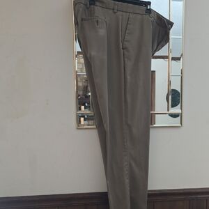 Roundtree & Yorke Men's Brown Dress Pants